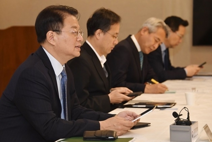 기재부 차관 “경기흐름 불확실성 커…물가는 안정적”