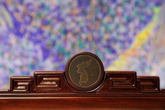 남북 정상들이 앉을 회담장 의자 상단에 한반도 문양을 새겨 넣었다. (사진=남북정상회담 준비위원회)