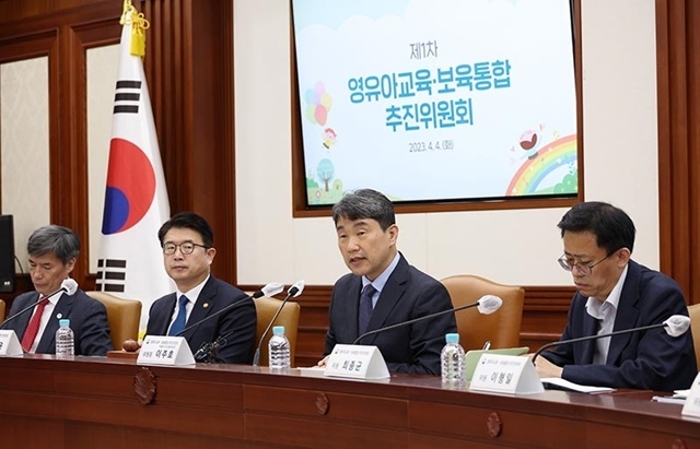 이주호 사회부총리 겸 교육부 장관이 4일 정부서울청사에서 열린 ‘제1차 영유아교육보육통합 추진위원회’에서 모두발언을 하고 있다. (사진=교육부)