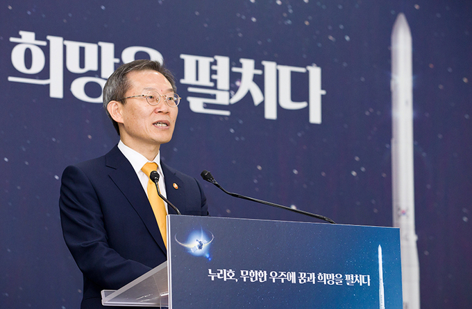 이종호 과학기술정보통신부 장관이 25일 전라남도 고흥군 나로우주센터 프레스룸에서 ‘누리호 3차 발사 결과’ 관련 브리핑을 하고 있다. (사진=과학기술정보통신부)