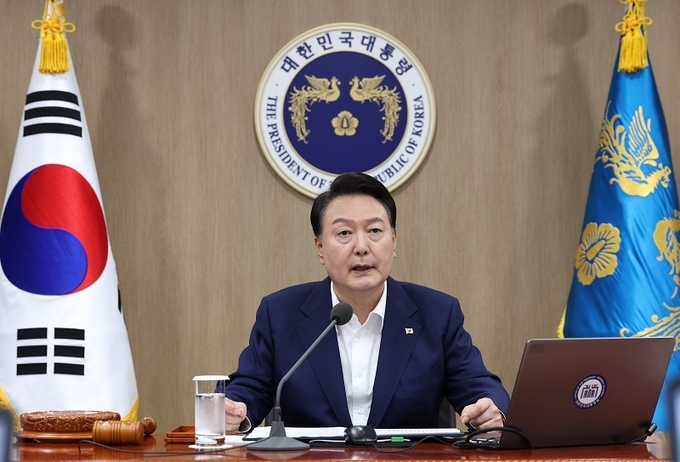 윤석열 대통령일 1일 서울 용산 대통령실 청사에서 열린 국무회의에서 발언하고 있다.