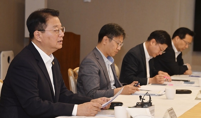 방기선 기획재정부 차관이 18일 서울 종로구 정부서울청사에서 열린 ‘제29차 비상경제차관회의’를 주재, 모두발언을 하고 있다. (사진=기획재정부)