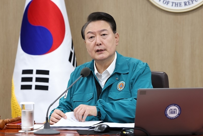 윤석열 대통령이 21일 오전 서울 용산 대통령실에서 을지 및 제35회 국무회의에서 발언하고 있다.