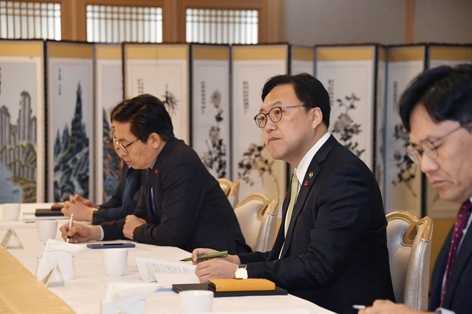 김병환 기획재정부 차관이 21일 오전 서울 종로구 정부서울청사에서 열린 ‘해안물류 관계차관회의’를 주재하고 있다. (사진=기획재정부)
