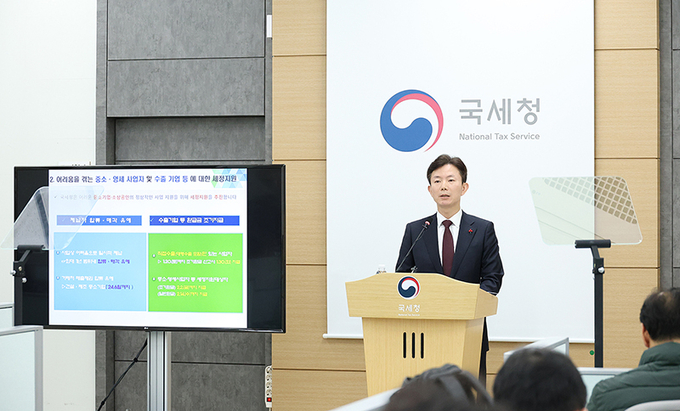 민주원 국세청 개인납세국장이 8일 세종 국세청에서 부가가치세 납부기한 2개월 연장 계획을 발표하고 있다. (사진=국세청)