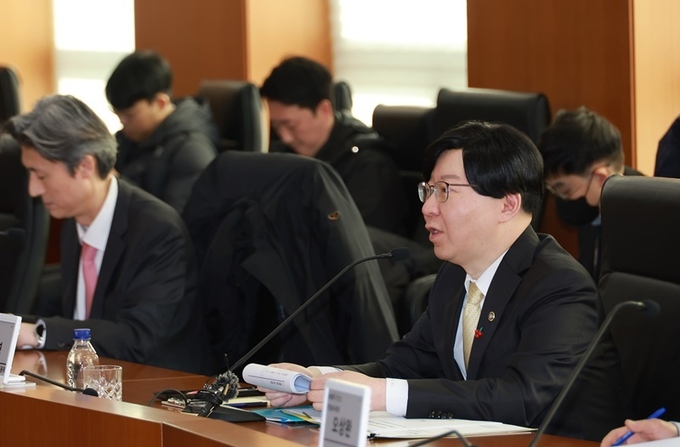 김소영 금융위원회 부위원장이 23일 오전 서울 여의도 한국거래소에서 개최한 전환사채 시장 건전성 제고 간담회에서 금융감독원, 한국거래소 등 유관기관 전문가 의견을 종합적으로 반영하여 전환사체 시장 건전성 제고 방안에 대해 논의했다. (사진=금융위원회)
