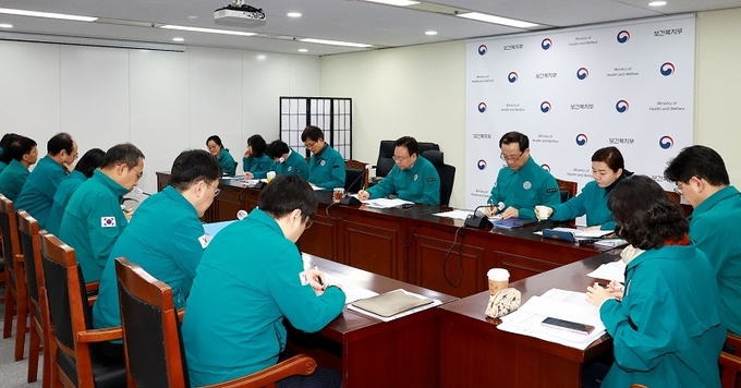 조규홍 보건복지부 장관이 12일 의사 집단행동 중앙사고수습본부 제5차 회의를 주재하며 발언하고 있다. (보건복지부 제공)