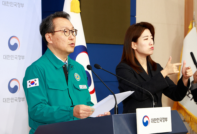 박민수 보건복지부 2차관이 15일 오전 정부세종청사에서 의사 집단행동 중앙사고수습본부 정례 브리핑을 하고 있다. (사진=보건복지부)