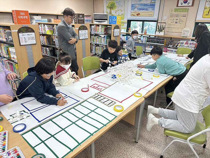 전남 영암초등학교에서는 늘봄학교 프로그램으로 <우리학교 건축 탐험대-참여형 ESG 건축 디자인 스쿨>을 운영, 3~6학년 학생들을 대상으로 지역 자원과 ESG 건축 개념 학습을 진행했다. 이를 응용해 실제 학교건축 디자인에 학생들이 직접 참여하기도 했다. 해당 늘봄학교 프로그램은 지난해 교육부 장관상을 수상했다. (사진=문화체육관광부)
