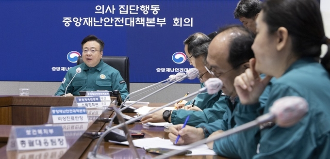 조규홍 의사 집단행동 중앙재난안전대책본부(중대본) 1차장(보건복지부 장관)이 10일 정부서울청사에서 중대본 회의를 주재하고 발언하고 있다. (사진=보건복지부)