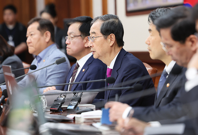 한덕수 국무총리가 30일 서울 종로구 정부서울청사에서 열린 국무회의에서 모두발언을 하고 있다.