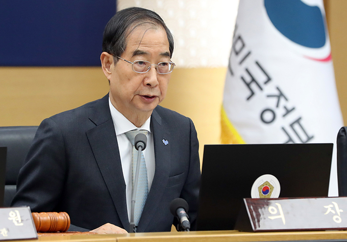 한덕수 국무총리가 14일 세종시 정부세종청사에서 열린 국무회의를 주재하며 발언하고 있다.