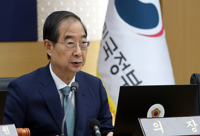 한덕수 국무총리가 28일 오전 세종시 정부세종청사에서 열린 국무회의를 주재하며 발언하고 있다.