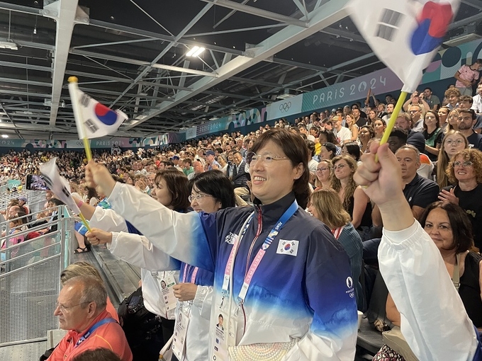 문화체육관광부는 26일 장미란 제2차관이 ‘2024 파리올림픽’ 현장에서 정부를 대표해 대한민국 국가대표 선수단을 응원하고 지원시설을 점검한다고 밝혔다.
