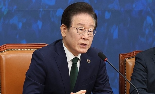 【발언하는 이재명 대표】 (서울=연합뉴스) 더불어민주당 이재명 대표가 18일 국회에서 열린 최고위원회의에서 발언을 하고 있다. 2024.11.19. / 연합뉴스