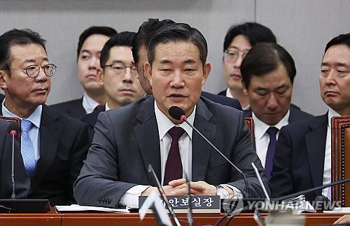【발언하는 신원식 국가안보실장】 (서울=연합뉴스) 1일 국회에서 열린 운영위원회의 대통령비서실과 국가안보실, 대통령 경호처 대상 국정감사에서 신원식 국가안보실장이 발언을 하고 있다. 2024.11.26. / 연합뉴스