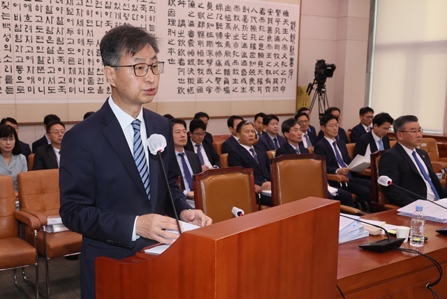 【업무보고 하는 최재해 감사원장】 (서울=연합뉴스) 최재해 감사원장이 지난 10월 13일 국회 법제사법위원회에서 열린 감사원에 대한 국정감사에서 업무보고를 하고 있다. 2024.11.28. / 연합뉴스