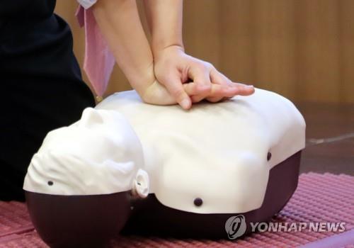 생명을 살리는 심폐소생술 [연합뉴스 자료사진. 재판매 및 DB 금지 2024.12.4. / 연합뉴스