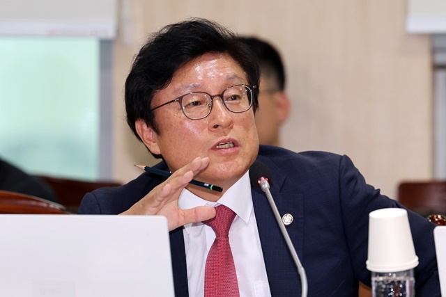 국민의힘 박형수 의원이 14일 오후 전남 나주시 한국전력공사 본사에서 열린 산업통산자원중소벤처기업위원회 국정감사에서 질의하고 있다. 2024.12.12. / 연합뉴스