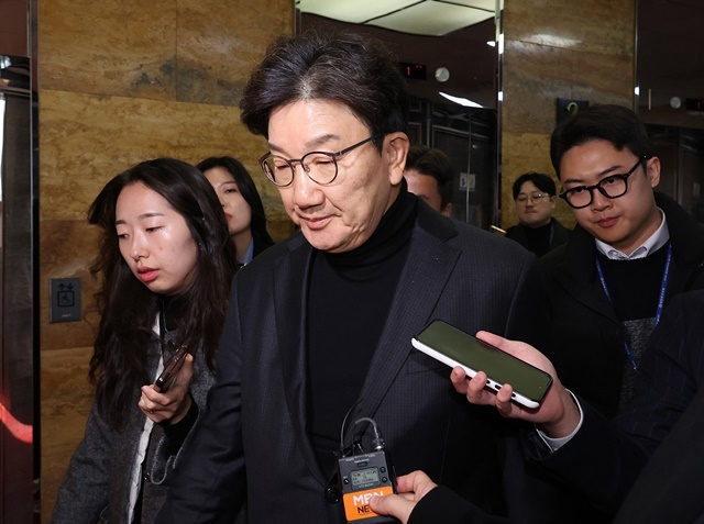 국민의힘 권성동 의원이 12월 10일 오전 국회에서 열린 비상의원총회에 참석하고 있다. 2024.12.20. / 연합뉴스