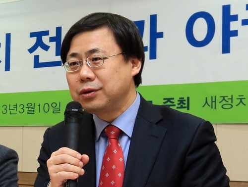 2013년 3월 '새정치 전망과 야권 재편' 토론회에 참석한 고인 2024.12.22. / 연합뉴스