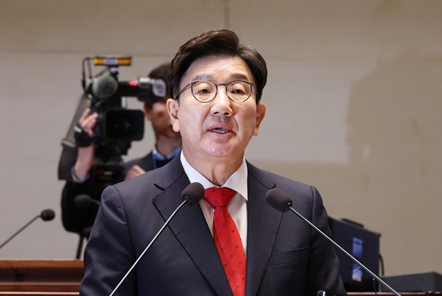 국민의힘 권성동 당 대표 권한대행 겸 원내대표가 24일 오전 국회에서 열린 의원총회에서 발언하고 있다. 2024.12.24. / 연합뉴스