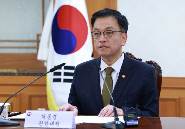 최상목 대통령 권한대행 부총리 겸 기획재정부 장관이 27일 오후 정부서울청사에서 열린 국가안전보장회의(NSC)를 주재하며 발언하고 있다. 2024.12.27. / 연합뉴스