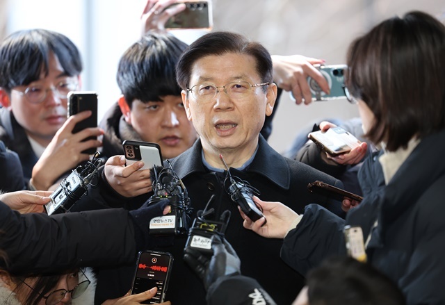 윤석열 대통령에 대한 고위공직자범죄수사처의 체포영장 집행을 저지한 박종준 대통령 경호처장이 10일 오전 서울 서대문구 국가수사본부로 출석하고 있다. 2025.1.10. / 연합뉴스