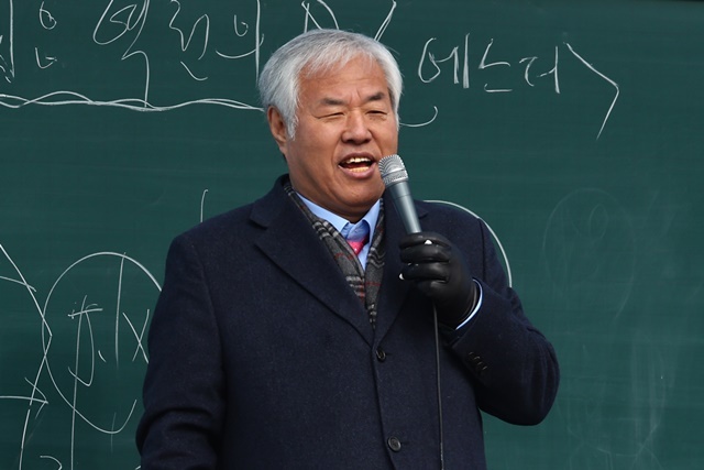 전광훈 사랑제일교회 목사가 26일 서울 종로구 세종대로에서 열린 광화문 전국 주일 연합예배에서 발언하고 있다. 2025.2.2. / 연합뉴스