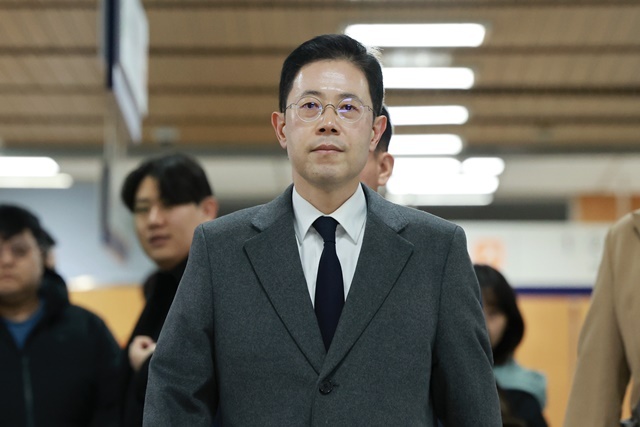 고발사주' 의혹으로 재판에 넘겨진 손준성 검사장이 지난해 12월 6일 오후 서울 서초구 서울고등법원에서 열린 2심 선고 공판에 출석하고 있다. 2025.2.11. / 연합뉴스