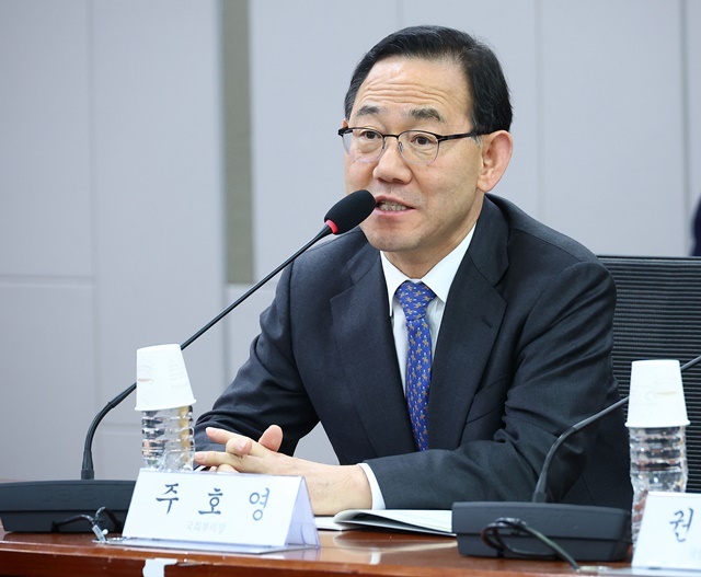 주호영 국회부의장이 지난달 6일 국회 의원회관에서 열린 '다시 법치주의를 소환한다! 국가와 국민을 위한 헌법재판소의 역할 국회 토론회'에 참석해 발언하고 있다. 2025.3.4. / 연합뉴스