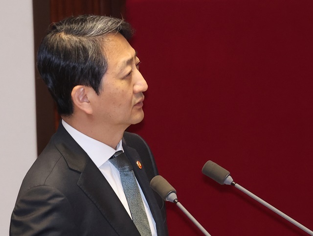 15일 경제 분야 대정부질문이 진행된 국회 본회의에서 안덕근 산업통상자원부 장관이 국민의힘 이종배 의원의 질문에 답하고 있다. 2025.4.15. / 연합뉴스