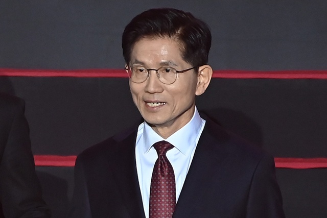 국민의힘 김문수 대선 경선 후보가 3일 경기 고양시 킨텍스에서 열린 국민의힘 최종 대선 후보 선출을 위한 전당대회에서 기념촬영을 하고 있다. 2025.5.7. / 연합뉴스