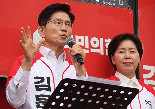 국민의힘 김문수 대선 후보가 16일 경기 화성시 동탄역 앞에서 GTX 관련 공약 발표를 하고 있다. 2025.5.18. / 연합뉴스