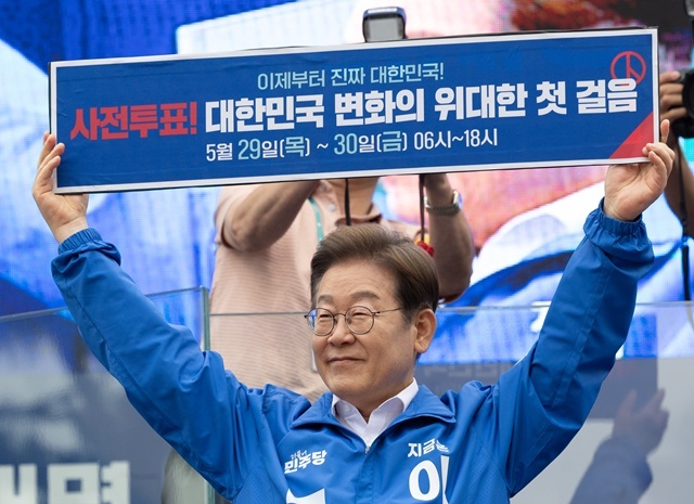 대선 레이스 반환점, 지지율 격차 줄어…단일화가 막판 변수될까 2025.5.23. / 연합뉴스