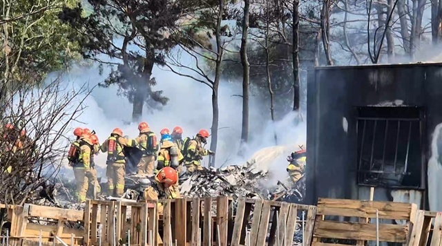 29일 오후 경북 포항시 남구 동해면 신정리 포항공항 인근 야산에 해군이 운용하는 해상초계기가 추락했다. 해군과 소방 당국 등에 따르면 사고 비행기는 P-3C 해상초계기로 추락 당시 기내에 4명이 탑승하고 있었다. 2025.5.29. / 연합뉴스