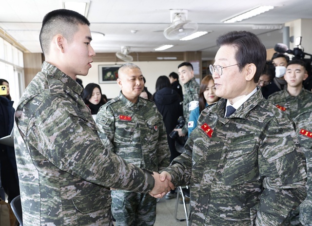 당대표 시절 해병대 장병 격려 방문한 이재명 대통령 2025.6.4. / 연합뉴스