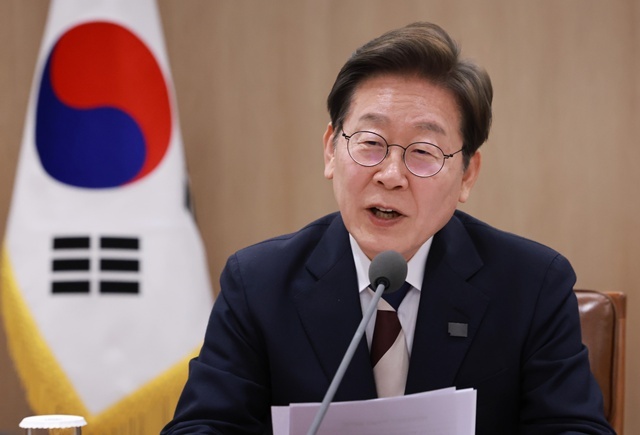 이재명 대통령이 4일 서울 용산 대통령실 청사에서 열린 '대통령 1호 명령, 비상경제점검 태스크포스(TF) 회의'에서 발언하고 있다. 2025.6.5. / 연합뉴스