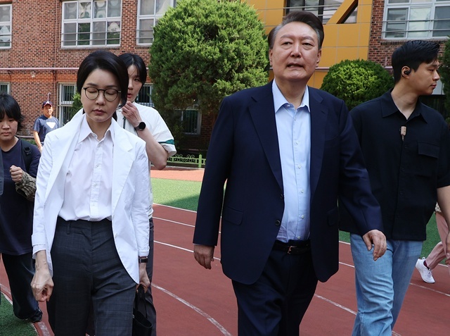 대통령 선거 투표 마친 윤석열 전 대통령 부부 2025.6.9. / 연합뉴스