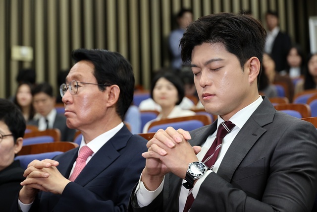 국민의힘 김용태 비상대책위원장이 5일 서울 여의도 국회에서 열린 의원총회에서 생각에 잠겨 있다. 2025.6.9. / 연합뉴스