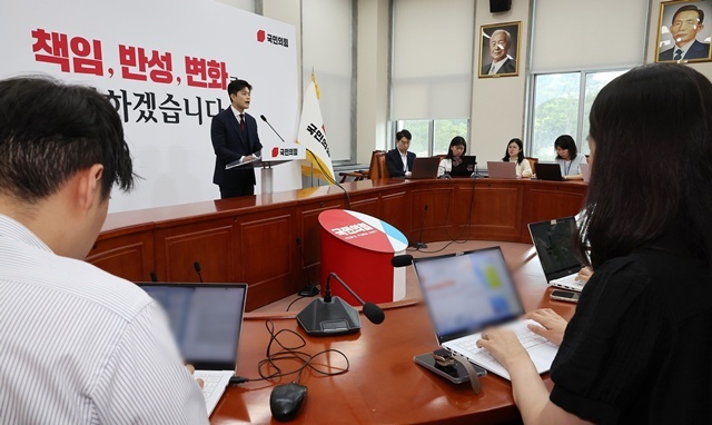 국민의힘 김용태 비상대책위원장이 지난 8일 국회에서 기자회견을 열고 당 개혁 과제 등을 설명하고 있다. 2025.6.9. / 연합뉴스