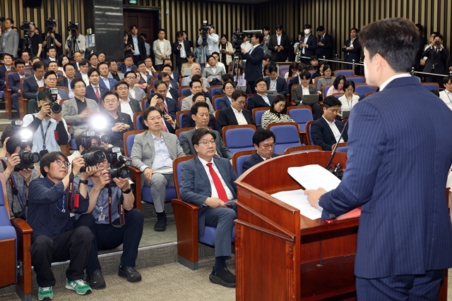 국민의힘 김용태 비상대책위원장이 6월 9일 서울 여의도 국회에서 열린 의원총회에서 발언하고 있다. / 연합뉴스