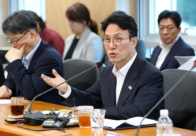 대구 인공지능 산업현장 간담회 참석한 김민석 총리 후보자 / 연합뉴스