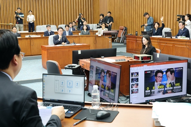 김민석 국무총리 후보자가 지난 24일 서울 여의도 국회에서 열린 인사청문회에서 국민의힘 곽규택 의원의 질의를 듣고 발언하고 있다. / 연합뉴스