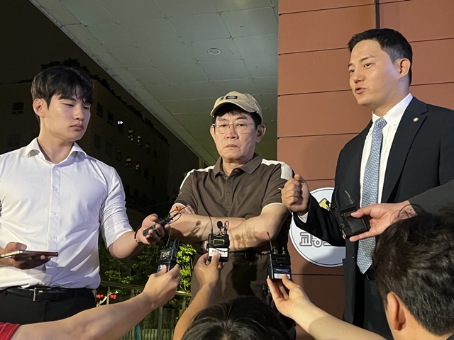 서울 강남경찰서에서 조사 받고 나온 개그맨 이경규 / 연합뉴스