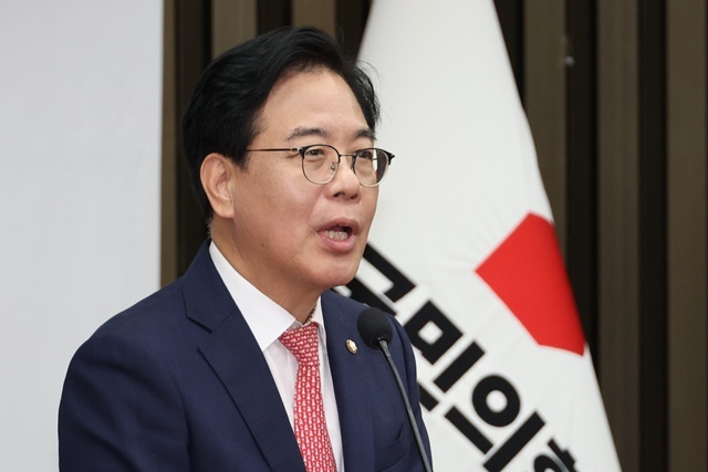 국민의힘 송언석 원내대표가 30일 서울 여의도 국회에서 열린 의원총회에서 발언하고 있다. / 연합뉴스