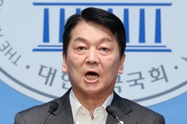 안철수, 혁신위원장 전격사퇴·전대출마 선언…"직접 칼 들 것" / 연합뉴스