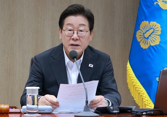 이재명 대통령이 8일 용산 대통령실에서 국무회의를 주재하고 있다. / 연합뉴스