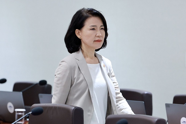 이진숙 방송통신위원장이 8일 용산 대통령실에서 열린 국무회의에 참석하고 있다. / 연합뉴스