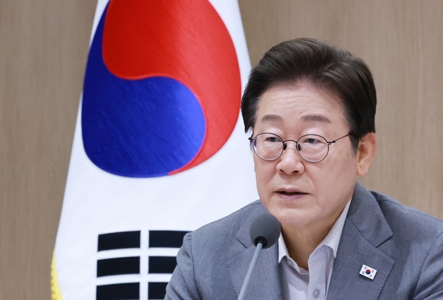 이재명 대통령이 15일 서울 용산 대통령실 청사에서 열린 국무회의에서 발언하고 있다. / 연합뉴스